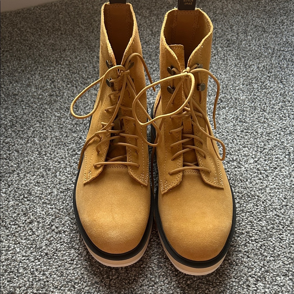 Sorel Women’s Tan Lace-Up Boots